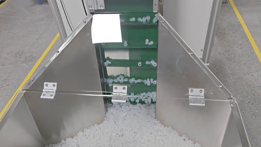 酒盖内塞运行质检